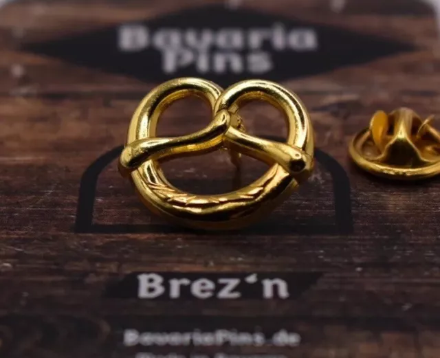 Brez‘n Pin Gold , Brezen Pin, Brezel Pin, Breze Anstecker, goldfarbene Brezen