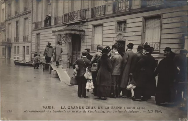 CPA Inondations 1910 PARIS Rue de Constantine Ravitaillement (996326)