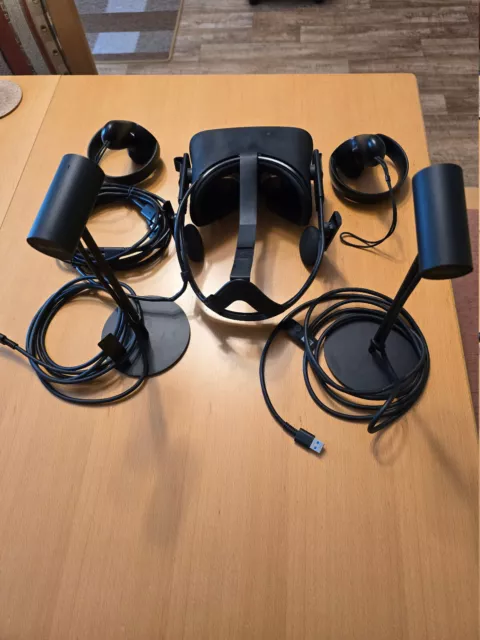 Meta Oculus Rift S VR-Headset - Schwarz + Touch-Bundle und 2 Sensoren