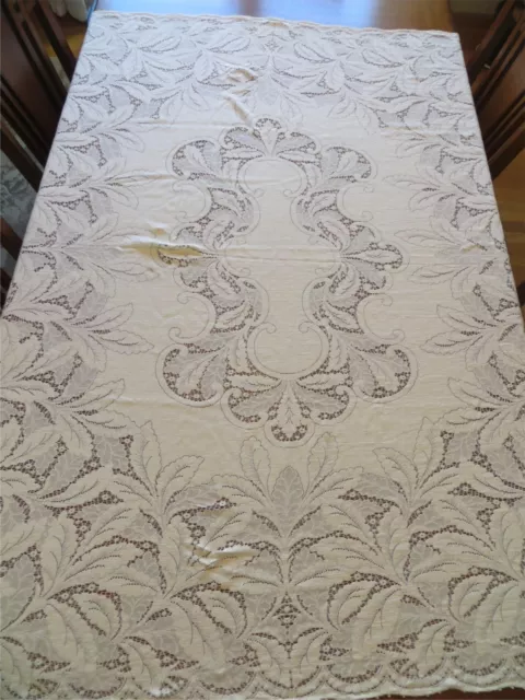 Pretty Vintage Quaker Lace Style Tablecloth Fern Design