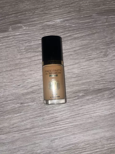 Max Factor Facefinity den ganzen Tag einwandfrei 3in1 Foundation LSF 20 30ml 91 warm gelb