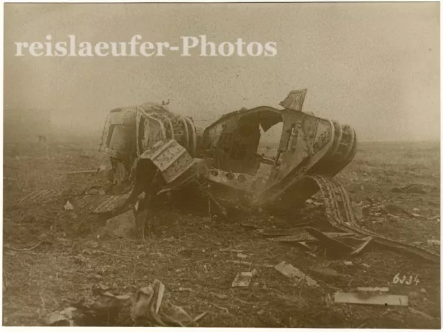 Zerstörter britischer Tank, Großes Orig-Pressephoto, 1. Weltkrieg, um 1917