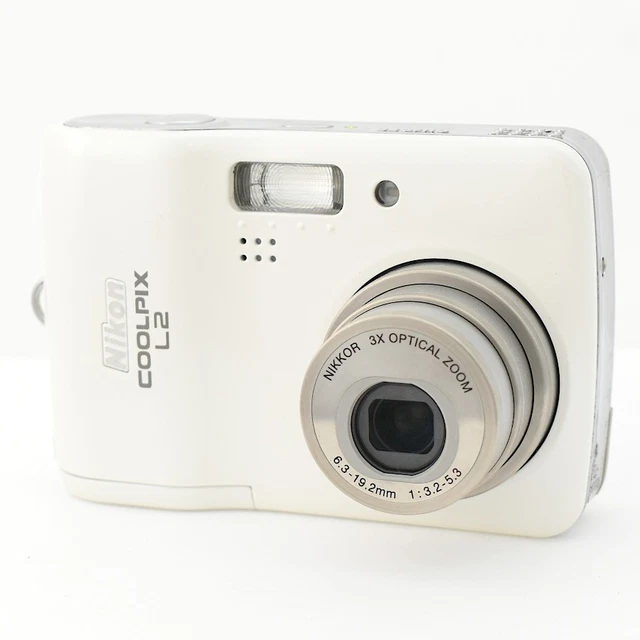 NIKON COOLPIX L2 White Digital Camera Body & Accessories AA