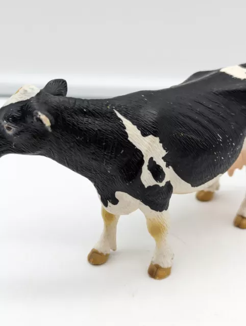 Schleich  D-73527 Holstein Cow Dairy Breed Model Toy Cow  2007 Black And White 3