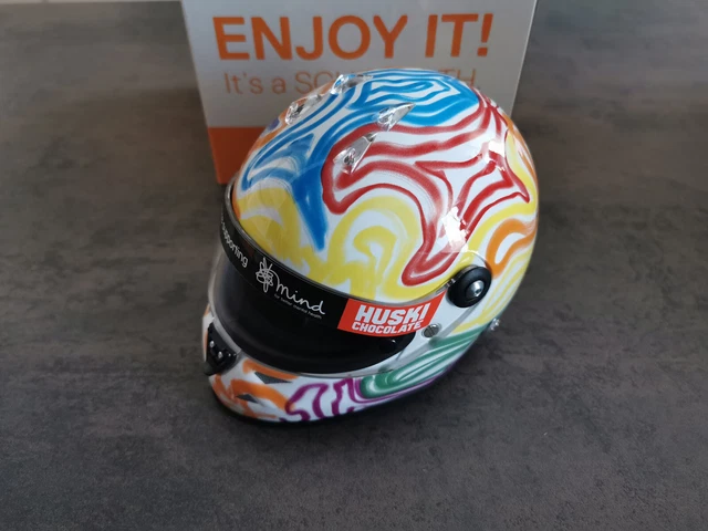 Casque De F1 à L’échelle 1:2 – Helmet Sainz Eifel 2020 Par Schubert (Pièce De Collection)