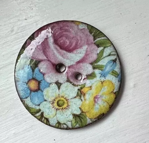 27mm Ceramic studio button w/roses and flowers~1-1/16"~A31