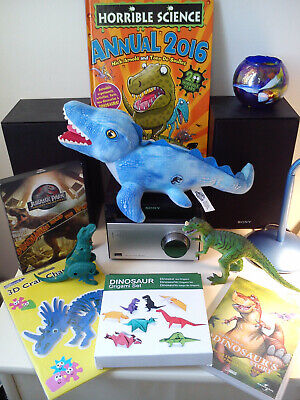 Paquete de libros, películas, juguetes y artesanías de origami de dinosaurios - nuevos o en muy buen estado. 