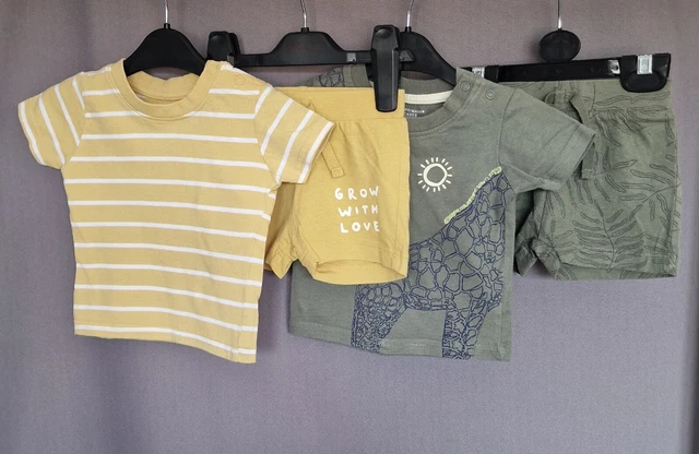 Pacchetto vestiti per bambini età 0-3 mesi. Primark. Ottime condizioni.