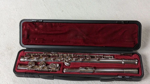 Yamaha YFL-211SII Flute with Original Hard Case - Nickel Silver