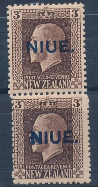 Niue 1917 3d chocolate KGV NZ overprint 2 Perf Pair SG29b THICK "N" Variety MNH