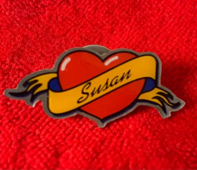 "SUSAN" Ansteck-Nadel Anstecker PIN Herz  aus Metall gebraucht Vintage