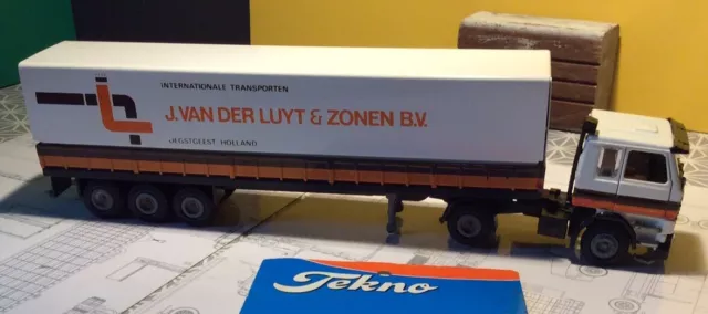 Tekno Scania Lkw mit Kofferauflieger in Maßstab 1:50.