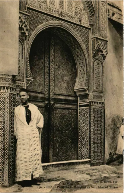 CPA AK FEZ Porte de la Mosquee de Sidi Ahmed Tizani MAROC (824670)