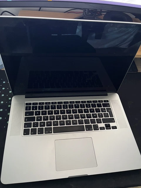 Apple MacBook Pro 15,4" Intel Core i7 , 2,2 GHz, 256 Go SSD, 16 Go RAM