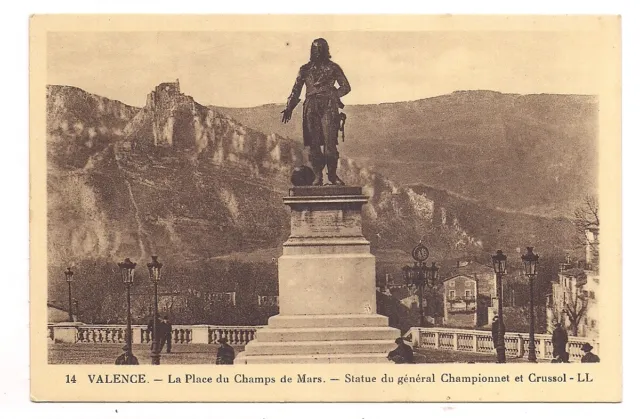 valence ,la place du champs de mars , statue du général championnet et crussol