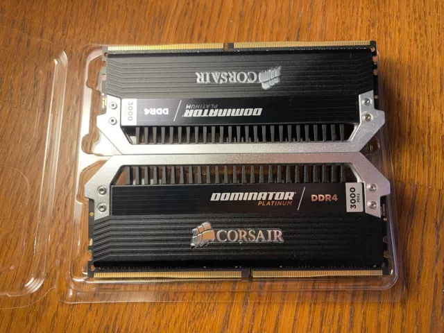 Coursair Dominator Platinum DDR4-3000 16 GB (2x8GB) RAM - 3000MHz C15 1.35v