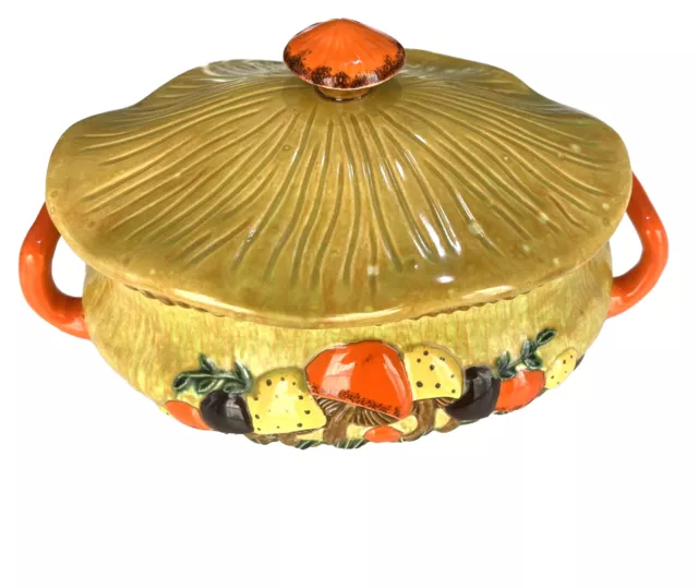 https://www.picclickimg.com/1UcAAOSwaQZk-P1h/Arnels-Merry-Mushroom-Pottery-Casserole-Dish-Soup-Tureen.webp