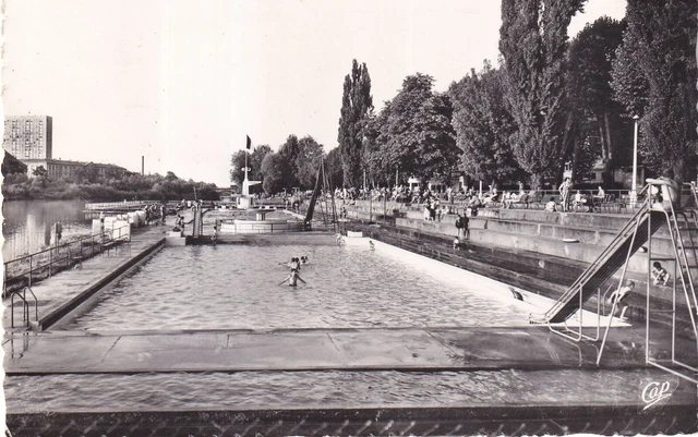 Carte postale ancienne postcard METZ piscine la plage timbrée 1964