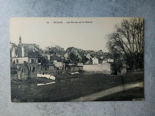 Cpa Nevers Les Bords De La Nièvre