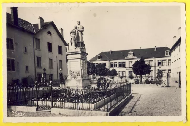 cpsm 25 - SELONCOURT (Doubs) MONUMENT aux MORTS et ÉCOLE de GARÇONS en 1949