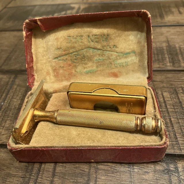 Gillette 1930s NEW FEDERAL Double Edge Safety Razor Set in Case