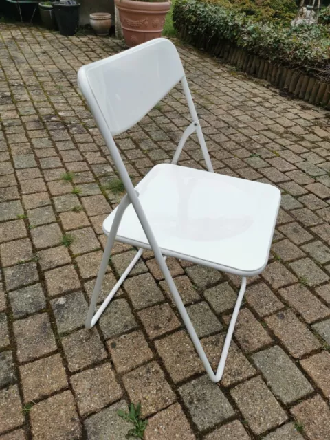 Chaise blanche pliable ancienne en plastique Ikea