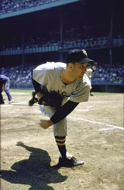 Chicago White Sox Billy Pierce in action before game, 7/20/1956 - Old Photo