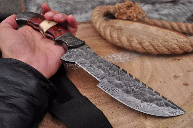 Custom HANDMADE FORGED DAMASCUS Steel Hunting Tracker Fix Blade Knife Full Tang