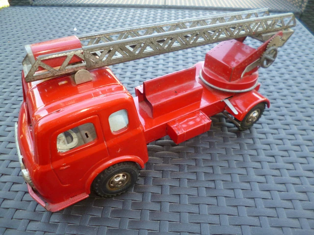 Jouet Ancien Joustra – Camion De Pompier Et Garage, Tôle, Friction, France