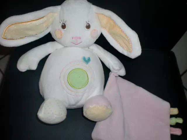 doudou peluche lapin blanc vert mouchoir rose étiquettes AUCHAN