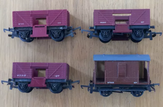 OO gauge Tri-ang 3 x R112 7 plank drop door wagons & brake van