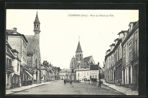 CPA Clermont, Place de l´Hotel-de-Ville