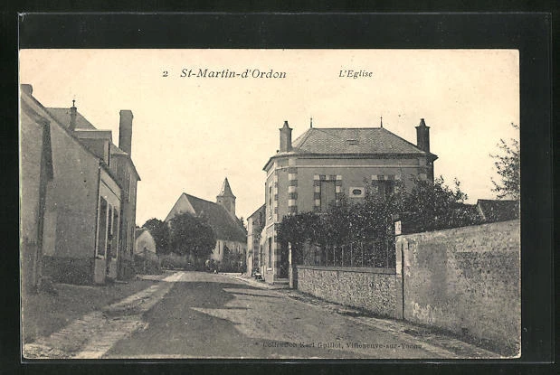 CPA St-Martin-d´Ordon, L´Eglise, vue de la rue