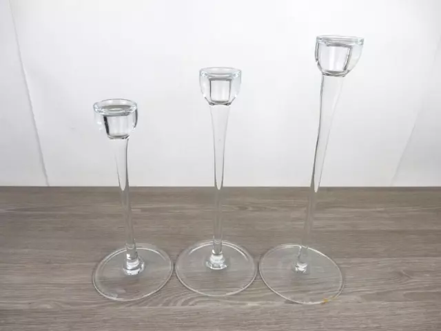 Lot de Trois Bougeoirs Longs en Verre  - Ensemble Élégant