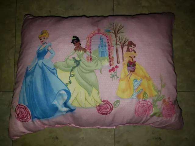 "Rara almohada decorativa rosa de las princesas Disney coleccionable 16""x11"