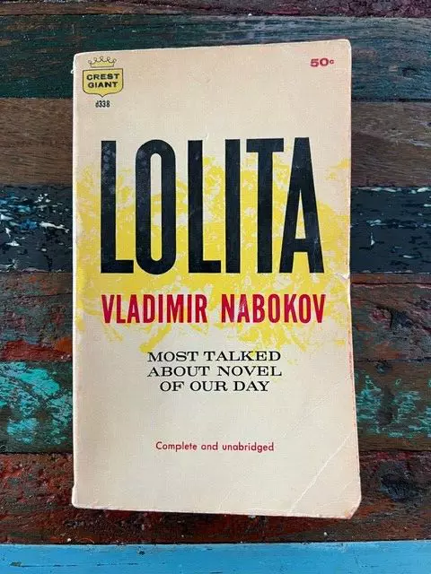 LOLITA by Vladimir Nabokov / Paperback 1959 Crest Giant US 1st Printing