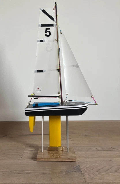 Voilier de bassin - Bateaux jouet JAPPAS LW 25 noir et bleu