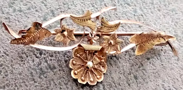 Antique Edwardian style 10k gold bar brooch with flower and leaf motif