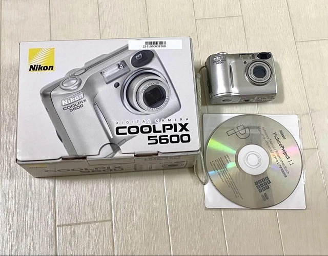【動作品】Nikon COOLPIX 5600 単三電池 ニコン　ケース付き Nikon ニコン COOLPIX 5600 カメラ デジカメ シルバー 単三電池
