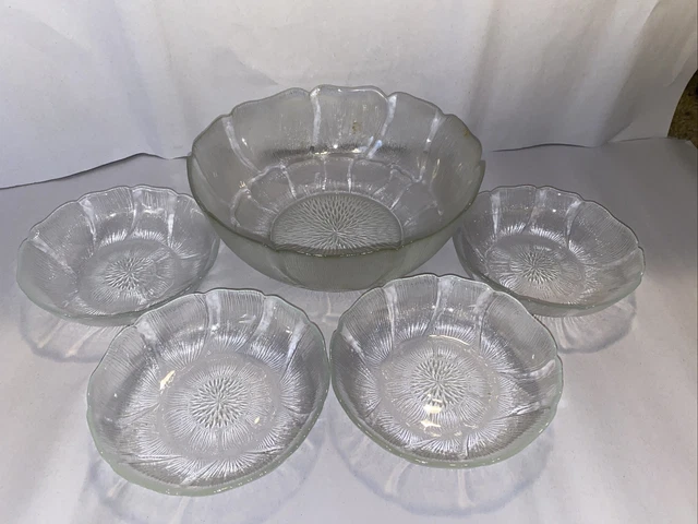 Arcoroc Fleur Flower Clear Glass Serving Bowl Set w/ 4 Salad Bowls - France