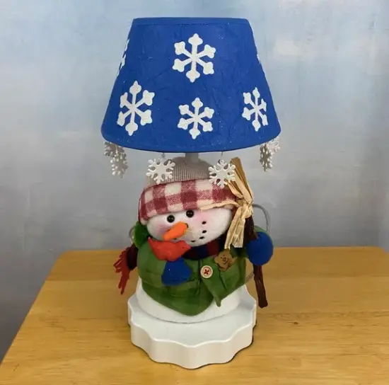 Avon 2005 Country Snowman Decorative Lamp 11.75" New
