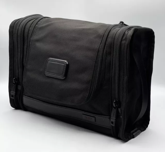 TUMI  22191D2 ALPHA II Travel Hanging Toiletry Travel Kit - Great Condition-