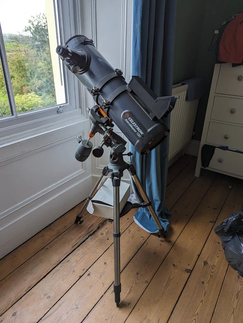 Telescopio Celestron AstroMaster 130 con accesorios y mira láser mejorada Telescopio Celestron AstroMaster 130 con accesorios y mira láser mejorada