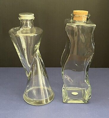 (2) Botellas modernas de vidrio transparente de forma extraña onduladas con corcho retorcido con tapa de metal