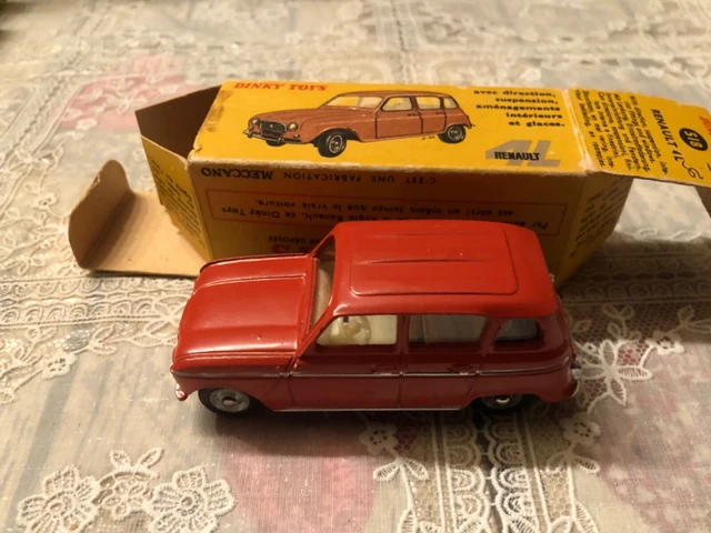 DINKY TOYS RENAULT 4L P&T N°561