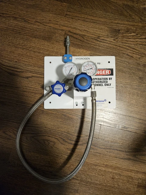 Messer High Purity Hydrogen Regulator 4000psi 0-200psi With Wall Mount CGA350