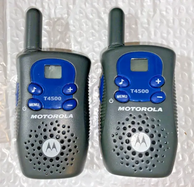 Par de radios bidireccionales Motorola TalkAbout T4500 GMRS con clip para cinturón