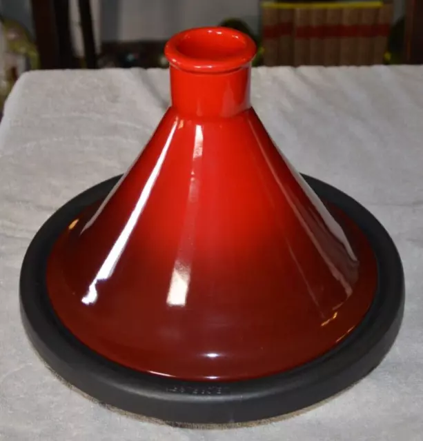 LE CREUSET 2.5 qt. Flame Red Stoneware and Cast Iron Moroccan Tagine LE CREUSET 2.5 qt. Flame Red Stoneware and Cast Iron Moroccan Tagine