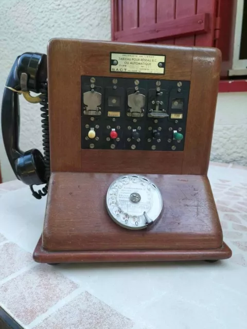 Ancien standard téléphonique en parfait état de fonctionnement