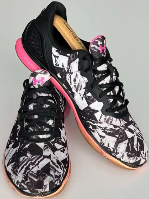 Scarpe da corsa Under Armour MICRO G STING TR UK taglia 8,5 buone condizioni (B010)